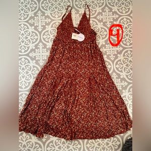 Floral midi dress. Deep v-neck, spaghetti strap